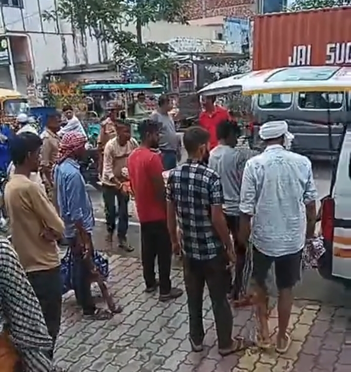 मवाना में नेत्र जांच केंद्र के बाहर मिले बुजुर्ग की मौत, पुलिस ने परिजनों को सौंपा शव :