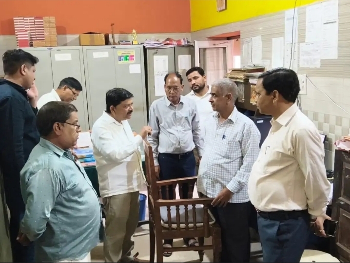 नगर पालिका में अधिशासी अधिकारी का औचक निरीक्षण, अभिलेखों के सुव्यवस्थित रखरखाव के दिए निर्देश :