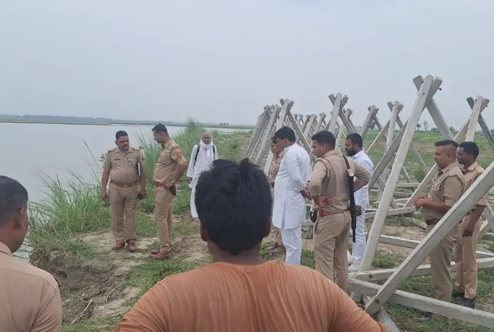 गंगा नदी में मिला अज्ञात महिला का शव, पहचान में जुटी पुलिस :
