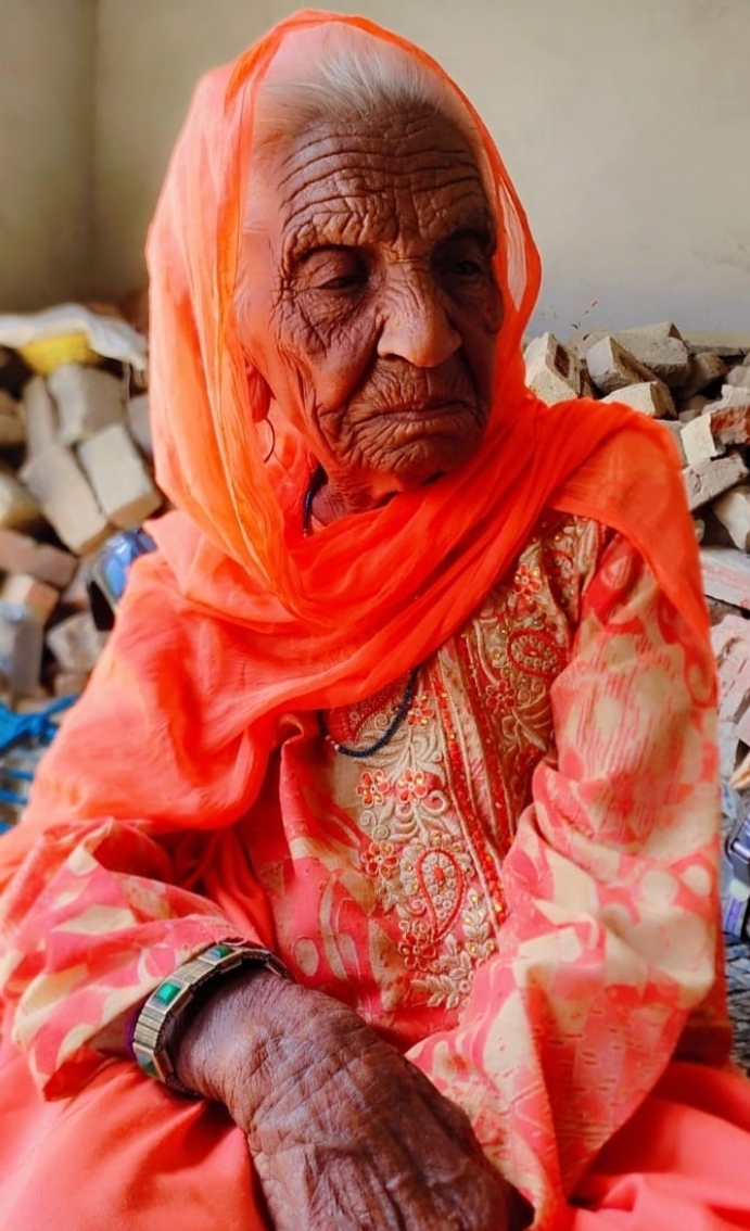 ईंख के खेत में मिला वृद्धा का कंकालनुमा शव, चार दिन से थीं लापता :