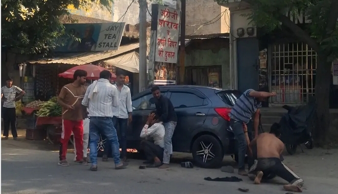 मवाना में वाइन शॉप की कैंटीन में विवाद, बीच सड़क पर चले लात-घूंसे, एक हिरासत में :