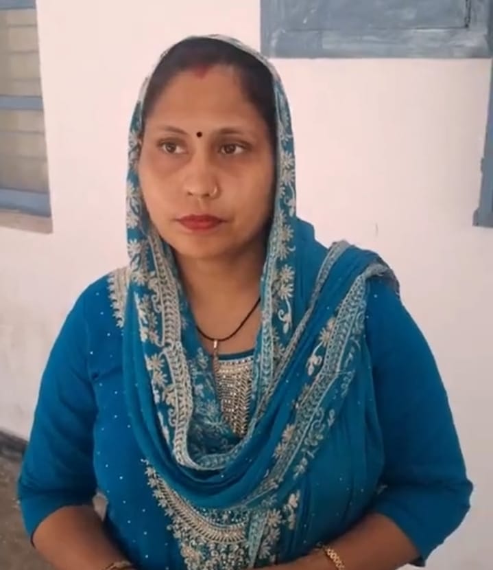 चौकी प्रभारी पर महिला ने लगाए मारपीट और अभद्रता के आरोप, तीसरी बार पहुंची सीओ कार्यालय पहले भी पत्रकार से अभद्रता कर चुका है चौकी इंचार्ज प्रशांत मिश्रा