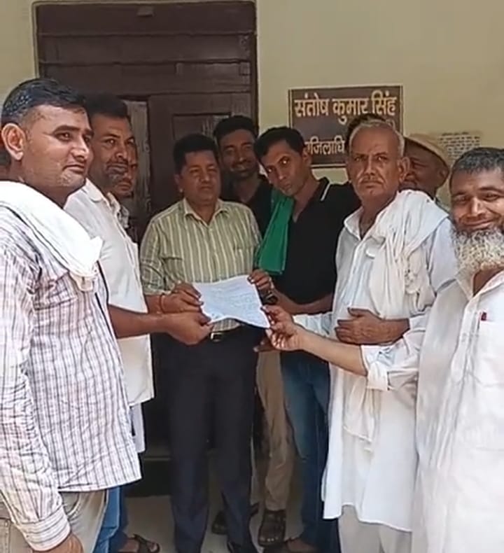 पेयजल संकट से जूझ रहे सांधन के ग्रामीणों ने एसडीएम को सौंपा ज्ञापन, अटोरा को जलापूर्ति बंद करने की मांग :