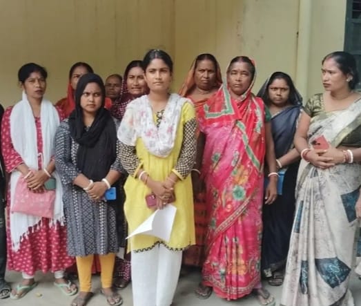 पशुपालन विभाग की सरकारी जमीन पर अवैध कब्जे का आरोप, बंगाली समाज ने एसडीएम को सौंपा ज्ञापन :