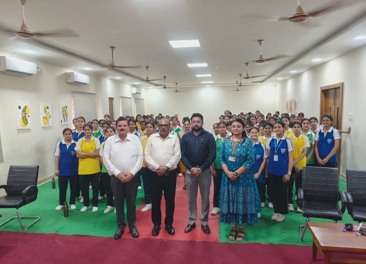 स्प्रिंग डेल्स पब्लिक स्कूल में वित्तीय साक्षरता व साइबर सुरक्षा पर कार्यशाला, विद्यार्थियों को दिए सुरक्षित डिजिटल लेन-देन के टिप्स :