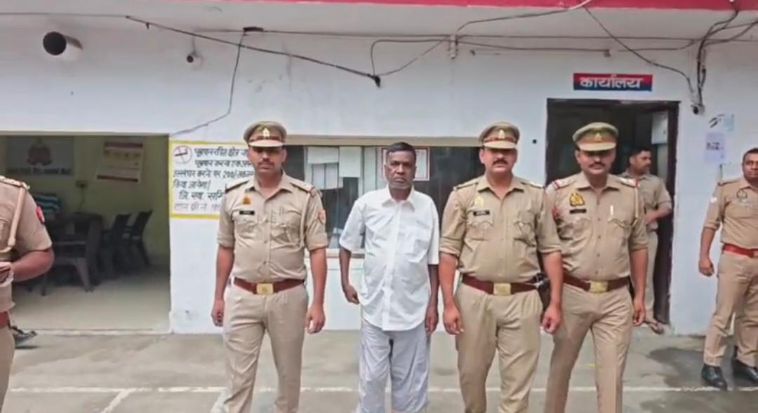 मेरठ पुलिस ने 50,000 रुपए के इनामी नशीले पदार्थ तस्कर को कवायद में दबोचा; गिरफ्तार अभियुक्त न्यायालय भेजने की तैयारी।
