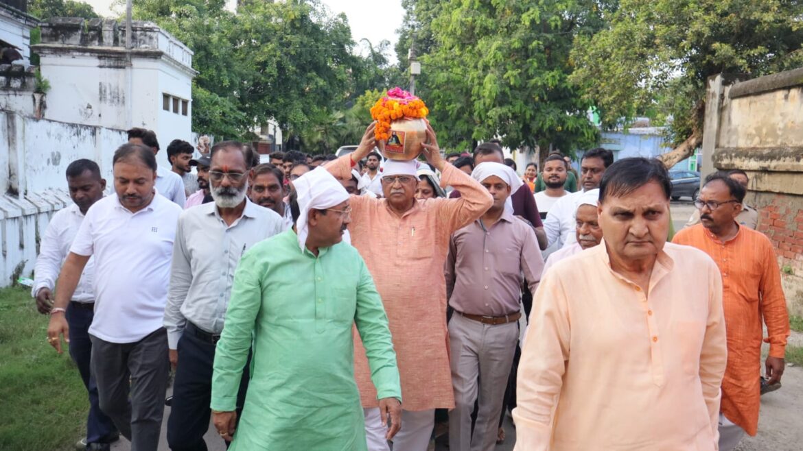 मेरठ कैंट में गूंजा राष्ट्रभक्ति का जयघोष, भव्य तिरंगा यात्रा में उमड़ा जनसैलाब :