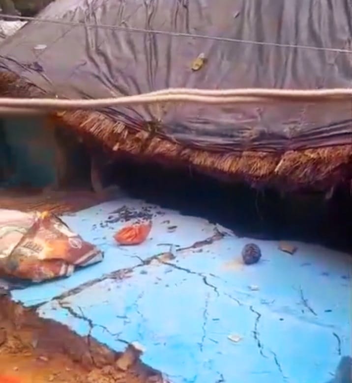 तेज बारिश ने गरीब मजदूर महिला का छीना आशियाना :