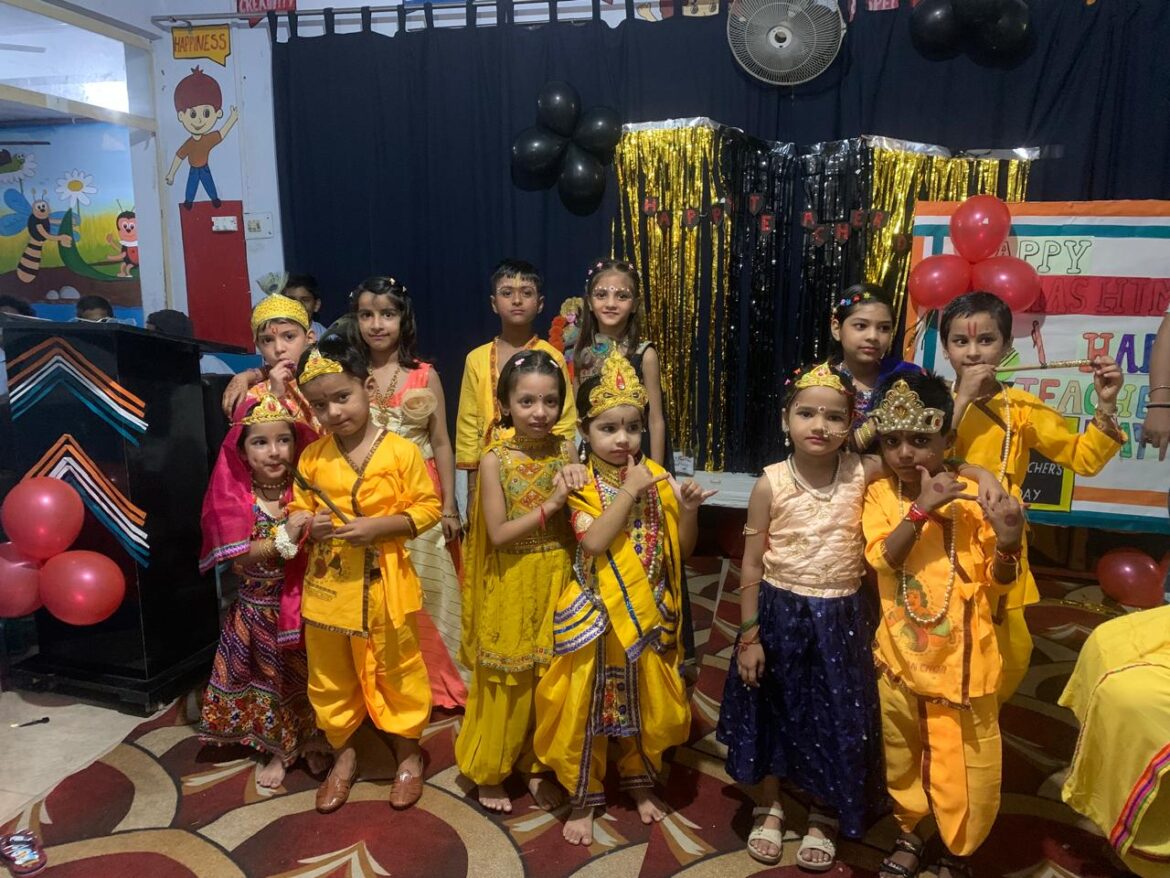मदर्स इंटरनेशनल पब्लिक स्कूल में धूमधाम से मनाई श्रीकृष्ण जन्माष्टमी :