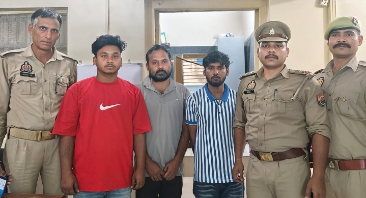 लूट की वारदात में तीन आरोपी गिरफ्तार, नकदी-मोबाइल व स्विफ्ट कार बरामद :
