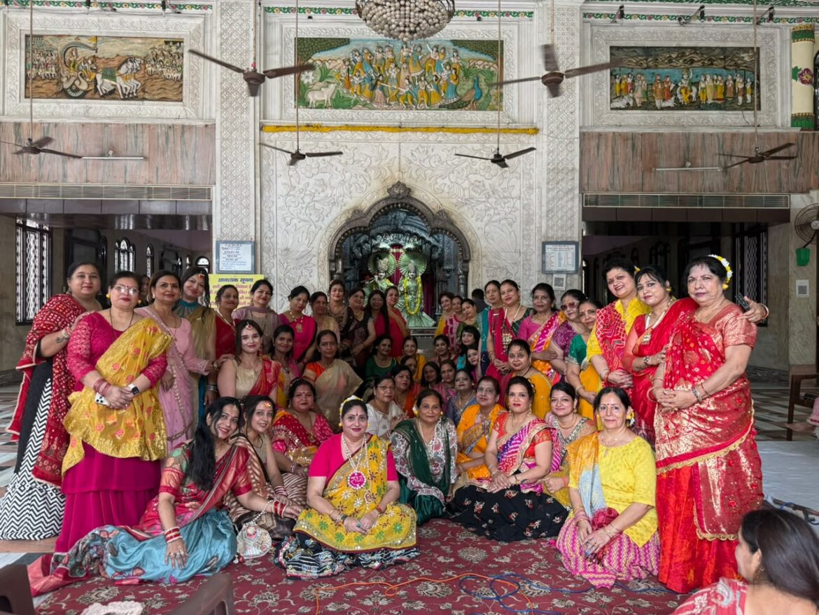 शाइनिंग स्टार्स क्लब की मासिक सभा में राधा-कृष्ण भक्ति की बही धारा, सखियों ने अर्पित किया छप्पन भोग :
