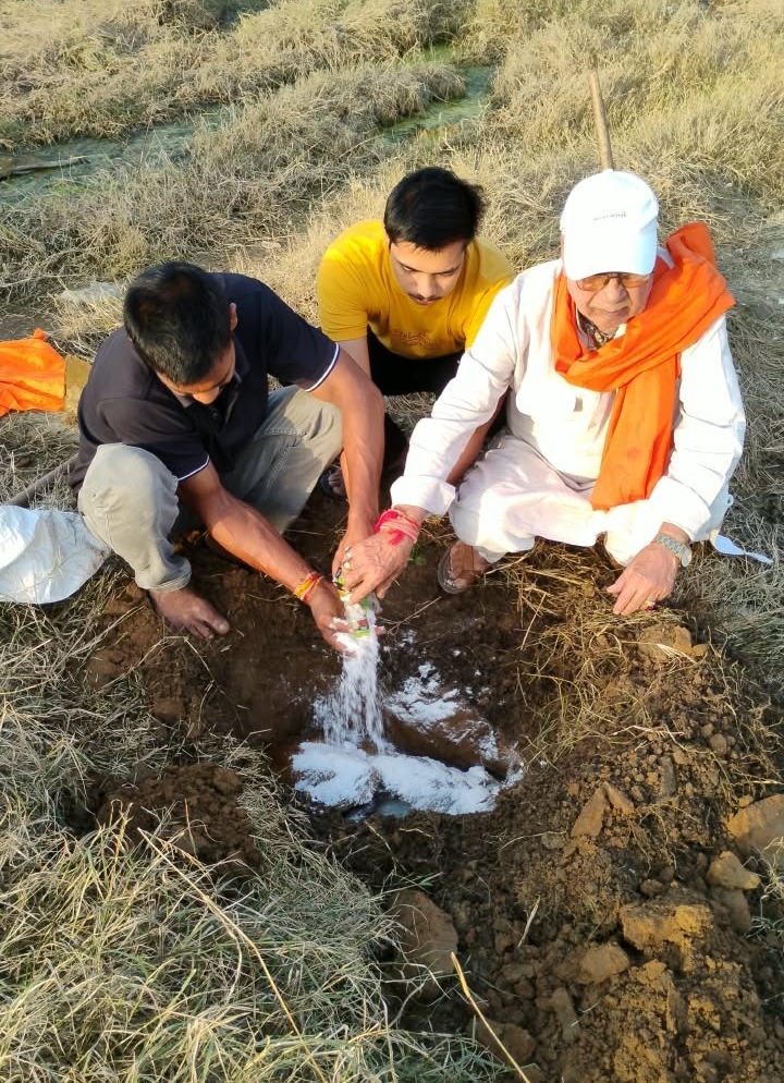 मृत वानर का सनातन रीति-रिवाज से किया अंतिम संस्कार :