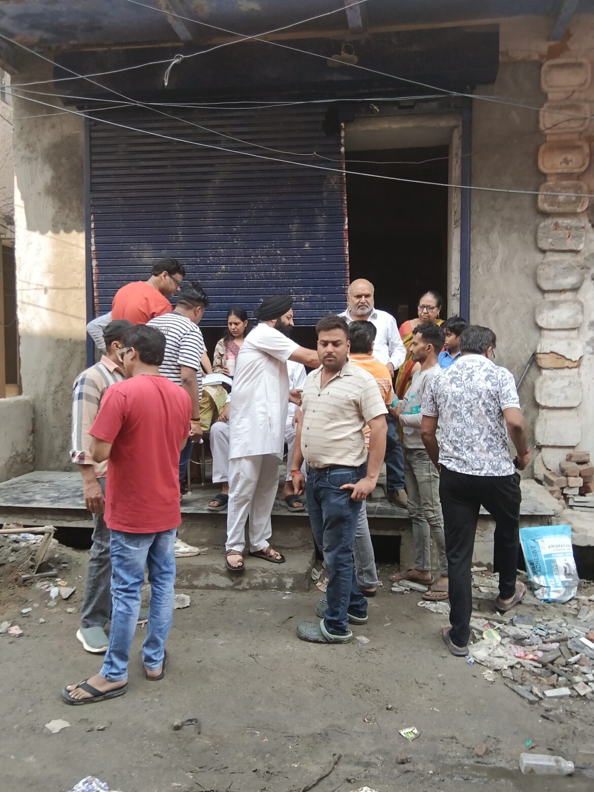 कैंटोनमेंट बोर्ड के कर्मचारियों पर ढाई लाख रुपये की रंगदारी मांगने का आरोप, दुकान में तोड़फोड़ का भी दावा :