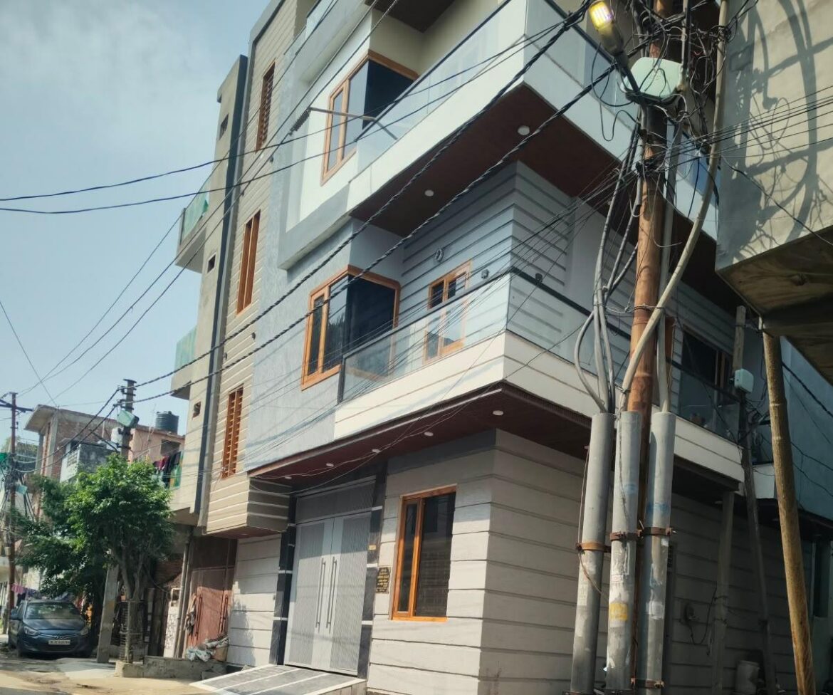 मेरठ में आवास विकास में फुटपाथ  की सरकारी जमीन पर कब्जे ,आरटीओ रोड पर फुटपाथ की जमीन पर बने अवैध निर्माण कार्रवाई की मांग :