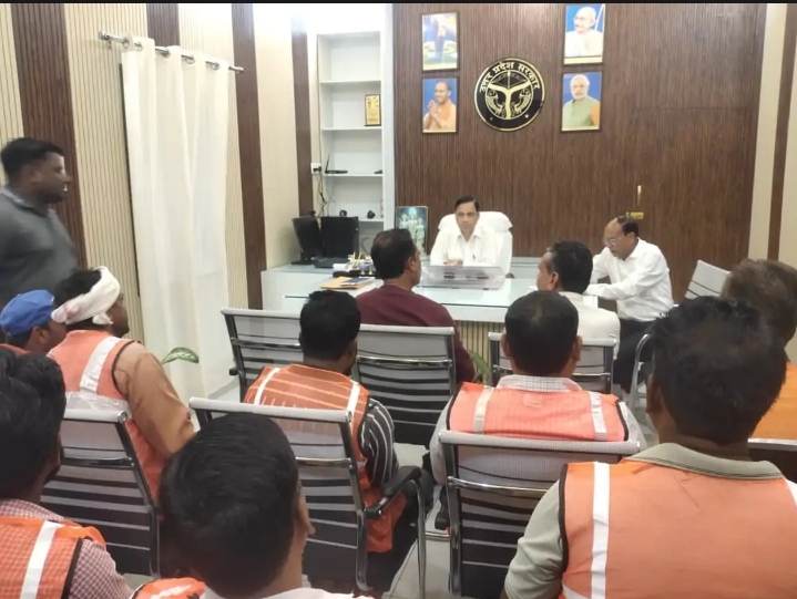 मवाना नगर पालिका में सफाई मित्रों को ठोस अपशिष्ट प्रबंधन नियम-2026 का दिया प्रशिक्षण :